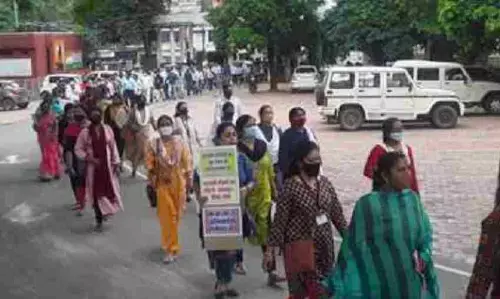 सड़क पर उतरे पटवारी, जिला मुख्यालय की सड़कों पर निकाली रैली