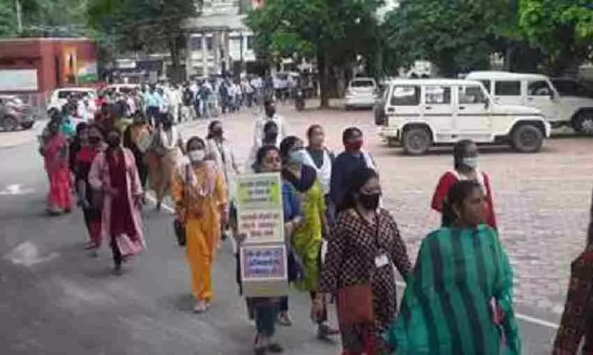 सड़क पर उतरे पटवारी, जिला मुख्यालय की सड़कों पर निकाली रैली