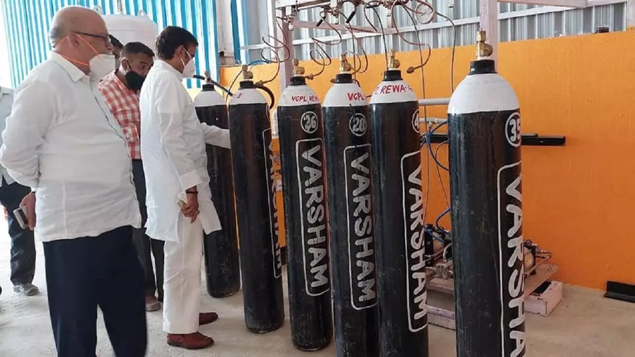 रीवा में ऑक्सीजन प्लांट तैयार, मुख्यमंत्री करेगे शुभारंभ, एक मिनट में तैयार होगी 500 लीटर ऑक्सीजन रीवा में ऑक्सीजन प्लांट तैयार, मुख्यमंत्री करेगे शुभारंभ, एक मिनट में तैयार होगी 500 लीटर ऑक्सीजन