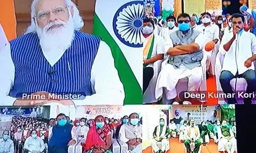 सतना के दीप कुमार से प्रधानमंत्री मोदी ने की चर्चा, दीप बोलें - पीएम की बातों में अपनापन झलक रहा था सतना के दीप कुमार से प्रधानमंत्री मोदी ने की चर्चा, दीप बोलें - पीएम की बातों में अपनापन झलक रहा था