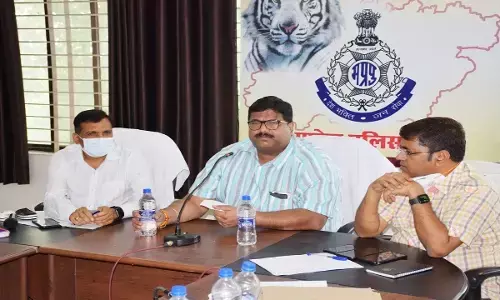 रीवा : कंट्रोल रूम में क्राइम मीटिंग, त्योहार का समय है सतर्क रहें पुलिस के जवान, समय पर हो मामलों का निराकरण