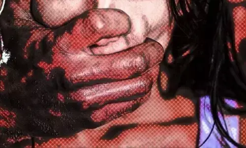 रीवा के 81 वर्षीय रिटायर्ड प्रोफेसर और सिक्योरिटी एजेंसी संचालक ने महिला का न्यूड वीडियो बनाया, फिर ब्लैकमेल कर गैंगरेप किया, दोनों गिरफ्तार