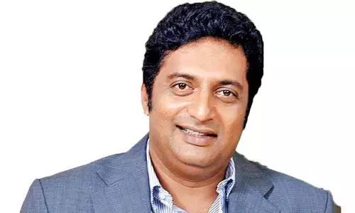 Wanted, Singham जैसी सुपर हिट फिल्म देने वाले Actor Prakash Raj का एक्सीडेंट, मचा हड़कंप Wanted, Singham जैसी सुपर हिट फिल्म देने वाले Actor Prakash Raj का एक्सीडेंट, मचा हड़कंप