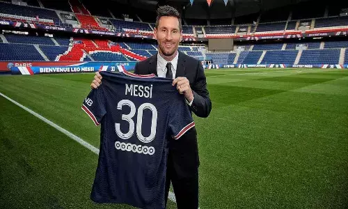 Barcelona को अलविदा कह अब PSG क्लब के लिए खेलेंगे Lionel Messi, 30 नंबर जर्सी पहनेंगे, 258 करोड़ की सालाना डील
