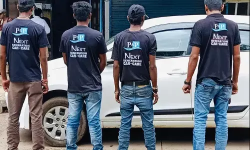 Success Story: प्राइवेट नौकरी में नहीं लग रहा था मन, रीवा में यूनिक कांसेप्ट के साथ घर-घर शुरू किया कार ड्राई वाश, आज हैं एक सफल बिज़नेसमैन