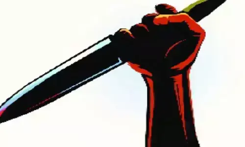 रीवा : अतिक्रमण हटाने के दौरान युवक ने चाकू से काट लिए अपने हॉथ, प्रशासन को आया पसीना