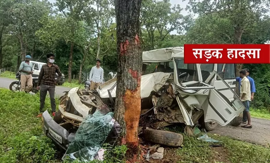 अमरकंटक में हादसाग्रस्त हुई रीवा के श्रद्धालुओं से भरी बोलेरो कार, एक ही परिवार के 3 लोगों की मौत, 4 गंभीर अमरकंटक में हादसाग्रस्त हुई रीवा के श्रद्धालुओं से भरी बोलेरो कार, एक ही परिवार के 3 लोगों की मौत, 4 गंभीर