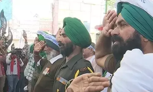 75th Independence Day : आंदोलनरत किसानों ने राजधानी के तीनों बार्डर पर फहराया तिरंगा