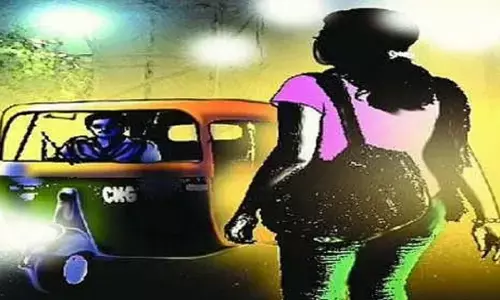 Rewa News : सरेराह ऑटो में महिला से छेड़छाड, वीडियो हुआ वायरल, 5 आरोपियों पर FIR दर्ज..