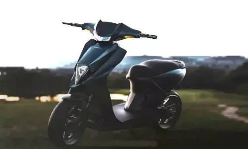Simple One Electric Scooter: लांच हुआ सिंपल वन इलेक्ट्रिक स्कूटर, कंपनी का दावा; फुल चार्ज के बाद 240 किमी चलेगा, 1947 रूपए से शुरू हुई बुकिंग