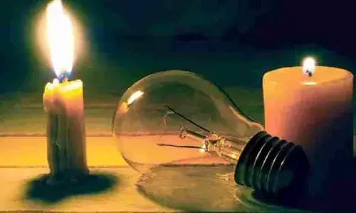 एक सप्ताह से माडल प्रसव केन्द्र की बिजली गुल, मोमबत्ती की रोशनी में प्रसव