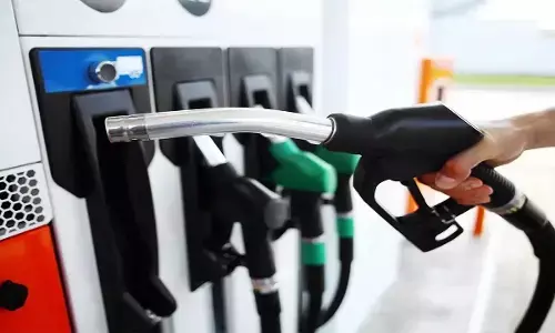 Petrol-Diesel को GST दायरे में लाने की तैयारी, जानिए कितना सस्ता मिलेगा तेल, जनता, केंद्र और राज्यों पर क्या असर पड़ेगा? समझे पूरा गणित... Petrol-Diesel को GST दायरे में लाने की तैयारी, जानिए कितना सस्ता मिलेगा तेल, जनता, केंद्र और राज्यों पर क्या असर पड़ेगा? समझे पूरा गणित...