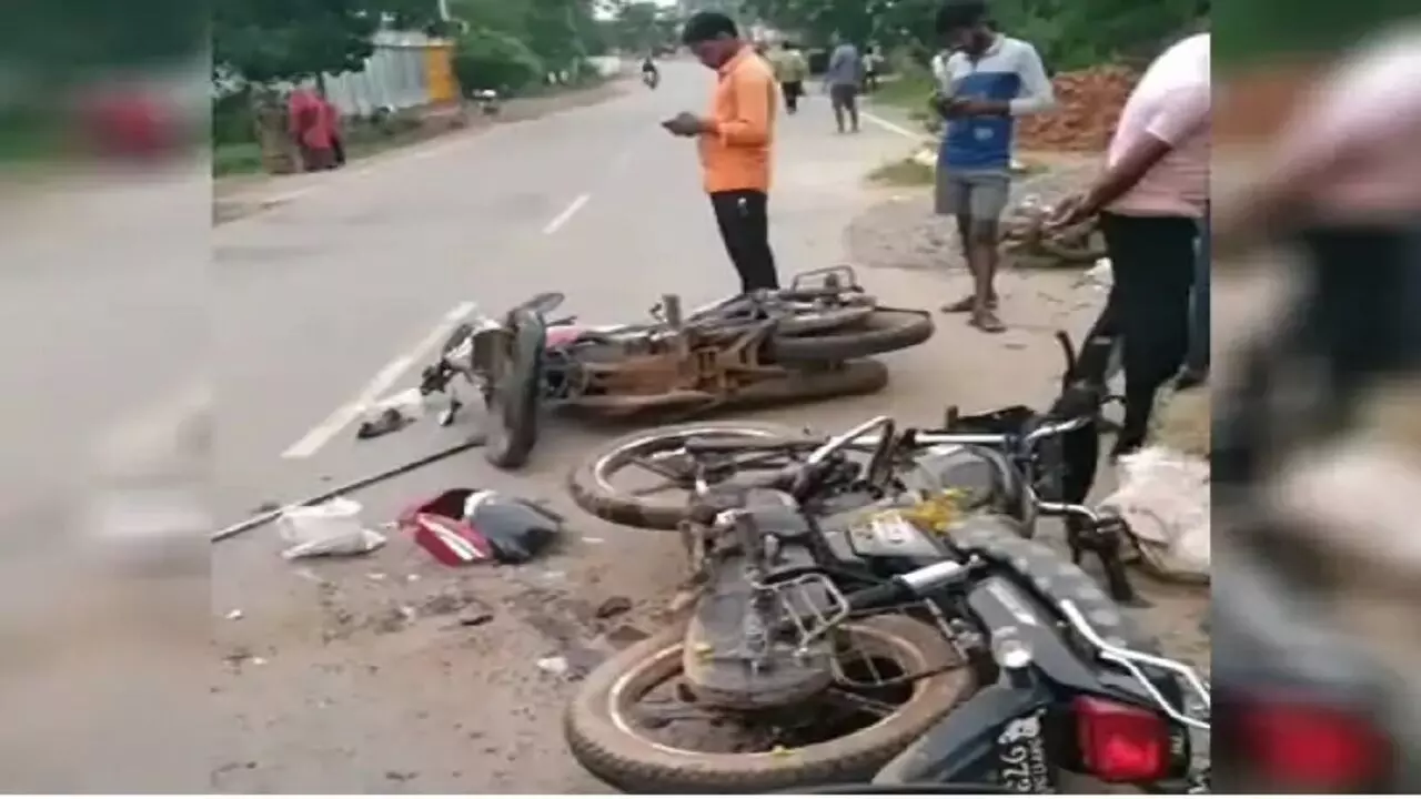 Rewa Accident News : आमने-सामने से भिड़ी बाइक, एक की मौत, दो घायल