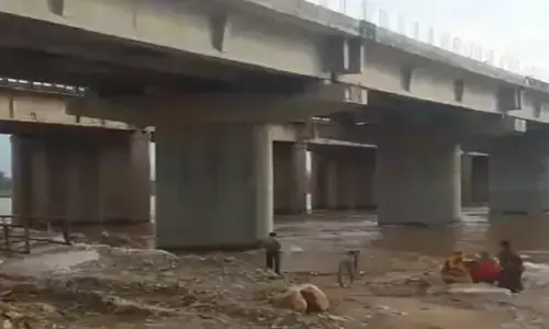 Rewa News : पारिवारिक कलह से तंग महिला ने टमस नदी में लगाई छलांग, मल्लाहों ने बचाया