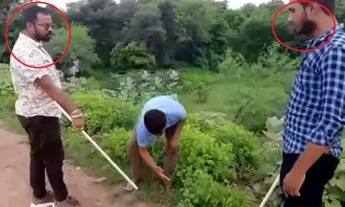 सतना में नेता की गुंडागर्दी: पूर्व विस प्रत्याशी ने युवक को सरेराह पीटा, थूक चटवाया... नेता समेत 3 को सीधी से गिरफ्तार किया गया सतना में नेता की गुंडागर्दी: पूर्व विस प्रत्याशी ने युवक को सरेराह पीटा, थूक चटवाया... नेता समेत 3 को सीधी से गिरफ्तार किया गया