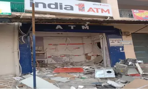 Shivpuri ATM Blast : विस्फोटक से एटीएम में बदमाशों ने किया ब्लास्ट, मशीन के उड़े चीथड़े, पुलिस को मौके से मिले 6 लाख 72 हजार रूपये