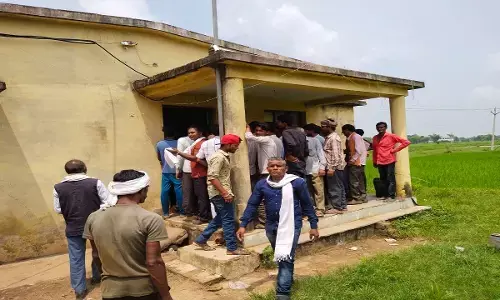 Rewa News : अंधेरे में डूबे 5 गांव, ग्रामीणो ने बिजली कार्यालय का किया घेराव