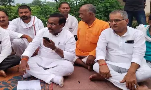 Singrauli News : सड़क पर उतरे पूर्व मंत्री, दिया धरना, SDM की कार्रवाई का विरोध Singrauli News : सड़क पर उतरे पूर्व मंत्री, दिया धरना, SDM की कार्रवाई का विरोध