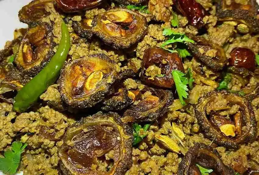 करेले की यह डिश एक बार खाएंगे तो चाटते रह जाएंगे उंगलियां, जाने बनाने की विधि