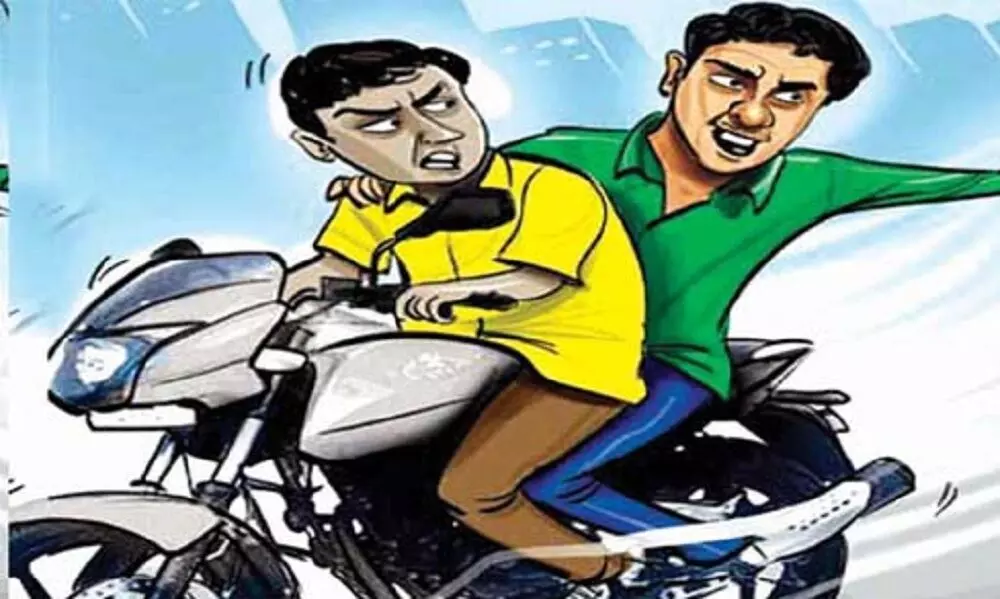 Rewa News : बाईपास बॉर्डर पर ट्रक चालक से 12 हजार की लूट, आरोपी गिरफ्तार Rewa News : बाईपास बॉर्डर पर ट्रक चालक से 12 हजार की लूट, आरोपी गिरफ्तार