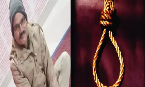Rewa News : प्रधान आरक्षक ने लगाई फांसी, कारण अज्ञात, जांच में जुटी पुलिस Rewa News : प्रधान आरक्षक ने लगाई फांसी, कारण अज्ञात, जांच में जुटी पुलिस