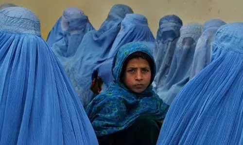 तालिबान का फरमान! महिलाएं घर में ही काम करें, वरना सुरक्षा की कोई गारंटी नहीं