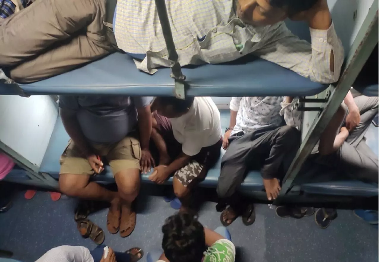 Indore News : अब चलती ट्रेन में दर्ज होगी FIR, रेलवे पुलिस आएगी आपके सीट पर