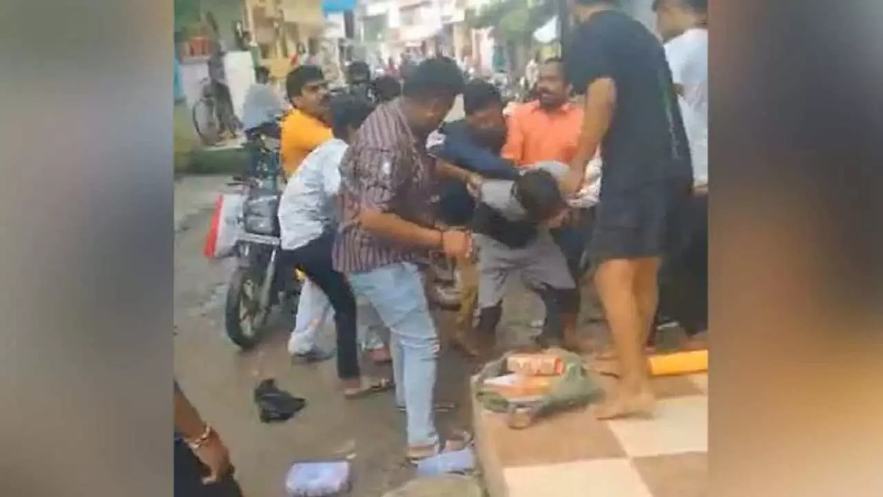 Indore youth beating case, minor girl lodged complaint, accused arrested, 3 different names in 3 IDs