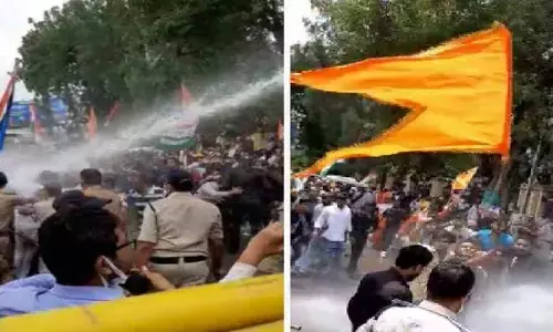 Indore: Congressmen got furious in silent procession, police ran water cannon