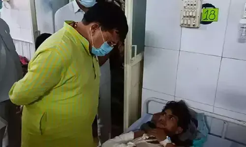 guna news minister in charge reached district hospital late in night, officials were furious, seeing chaos, they were severely reprimanded