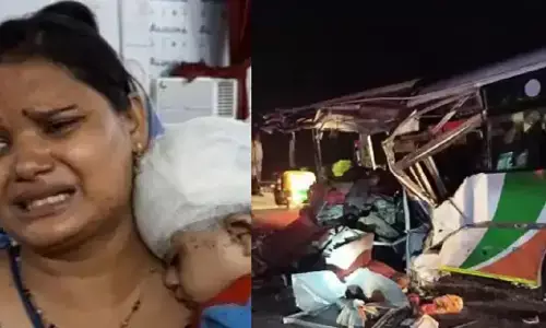 Big road accident in UP: Roadweb bus collided with truck trolley, three killed, more than two dozen people serious