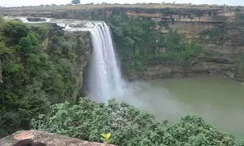 Rewa News : पुलिस ने महिला की बचाई जान, क्योटी प्रपात में कूदने का कर रही थी प्रयास