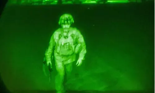 Afghanistan Crisis: युद्ध का अंत! आखिरी अमेरिकी सैनिक ने काबुल छोड़ा, यूएस ने की पुष्टि, तालिबान का जश्न