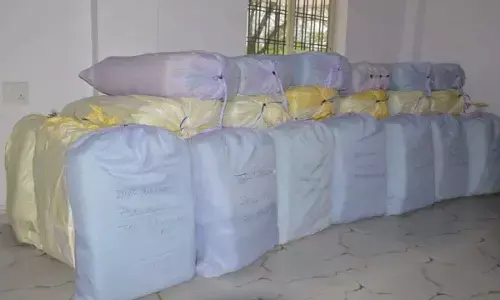 Satna News 2 crore 34 lakh ganja was hidden in the truck in  middle of Murmura, police seized it by siege