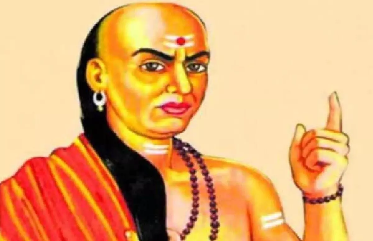 चाणक्य नीति: जिंदगी में चाहते हैं सुख-शांति तो चाणक्य की इन बातों को करें आत्मसातं, कभी नहीं होगी तकलीफ!