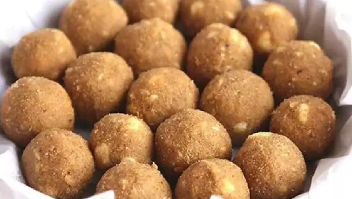 Ganpati Laddu Recipe : गणपति बप्पा को भोग लगाने घर पर तैयार करें बेसन के लड्डू, यह है बनाने की सही विधि