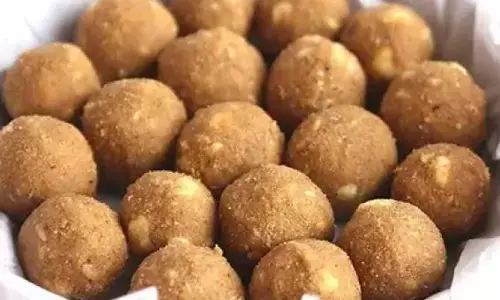 Ganpati Laddu Recipe : गणपति बप्पा को भोग लगाने घर पर तैयार करें बेसन के लड्डू, यह है बनाने की सही विधि