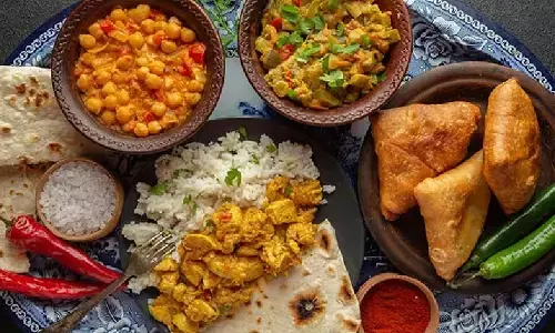 रात में इन भोजनों से हर किसी को करना चाहिए परहेज, आयुर्वेद में भी दी गई है यह सलाह