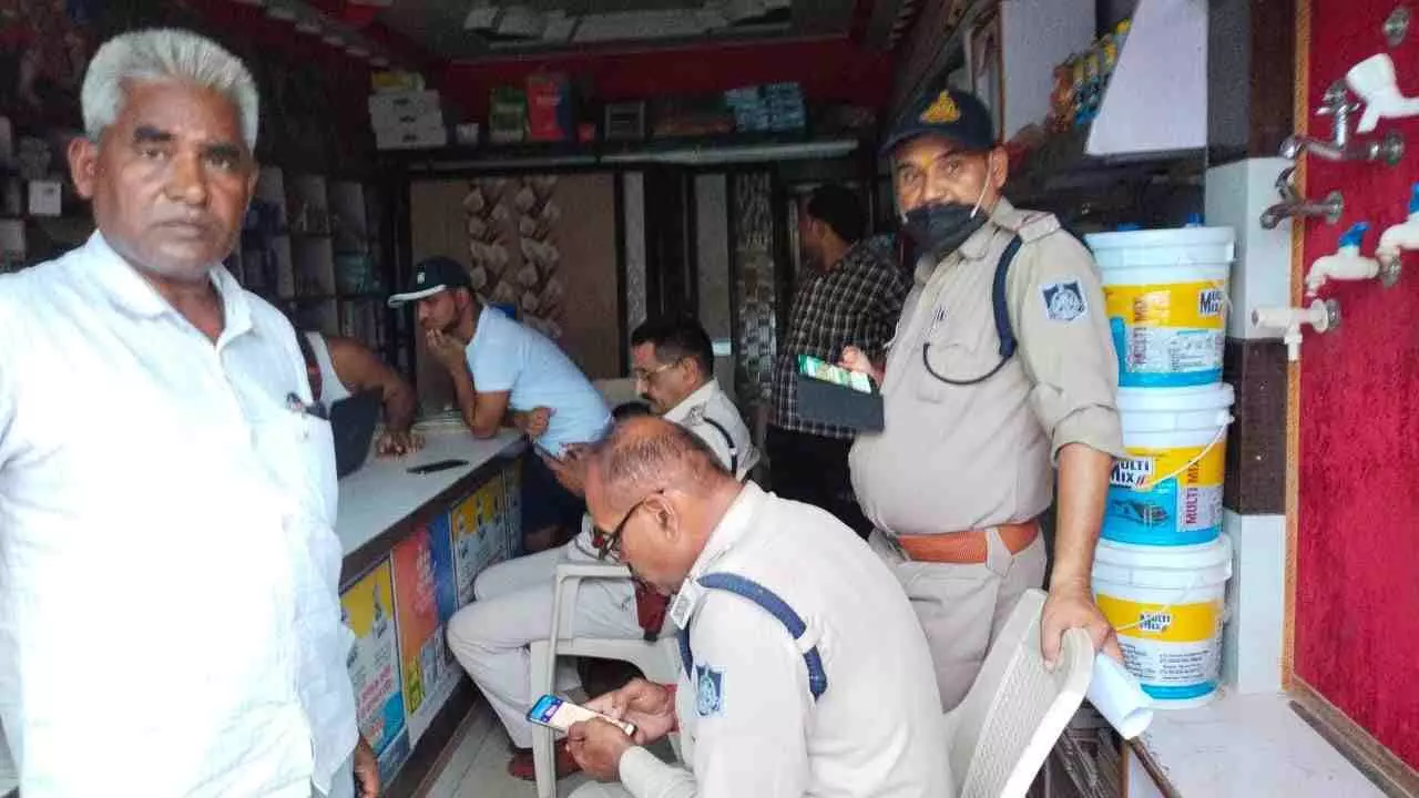 Rewa 50 thousand rupees looted from teacher, bikers gang executed Rewa 50 thousand rupees looted from teacher, bikers gang executed