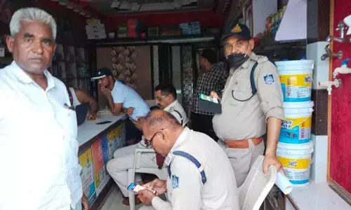 Rewa 50 thousand rupees looted from teacher, bikers gang executed