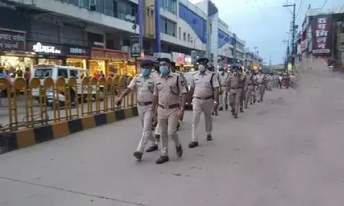 Rewa News : शहर में दिखी पुलिसिंग, निकाला गया फ्लैग मार्च