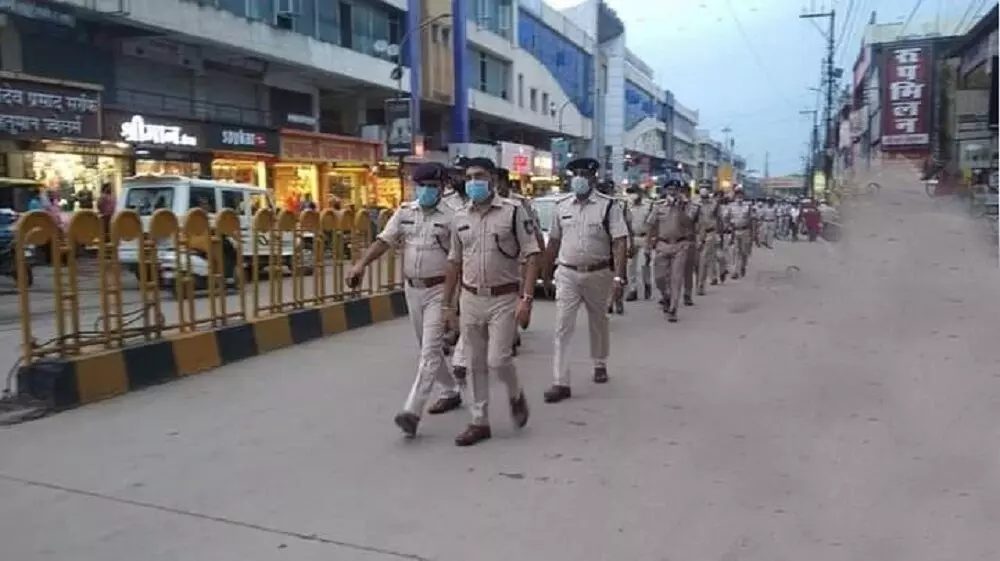 Rewa News : शहर में दिखी पुलिसिंग, निकाला गया फ्लैग मार्च