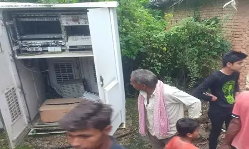 SATNA: मारपीट कर बदमाश लूट ले गए टॉवर में लगी बैटरियां, नाले में पड़ा मिला चौकीदार