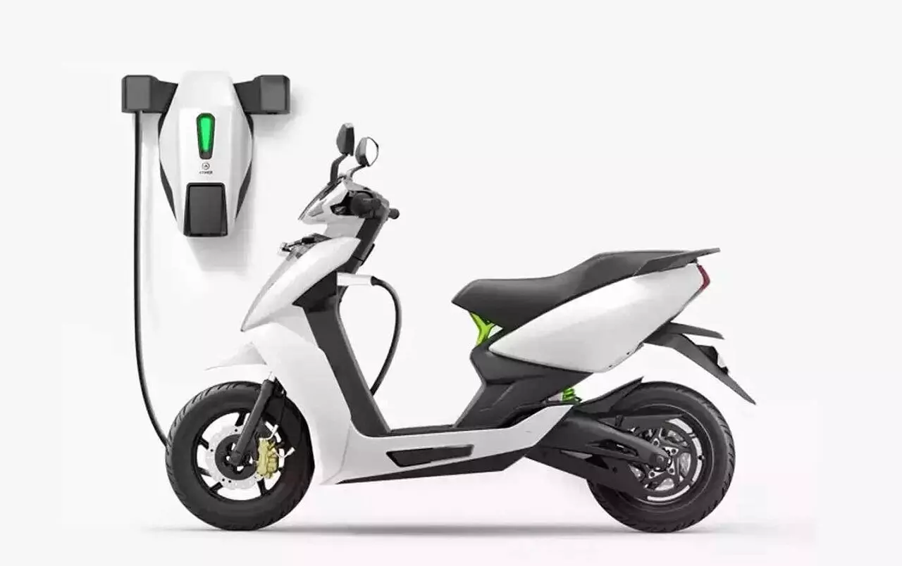 24 हजार रूपए तक सस्ता मिल रहा ये धांसू इलेक्ट्रिक स्कूटर, जल्दी करें कहीं मौका हाथ से छूट न जाए