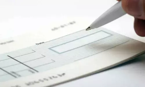 Cheque Books Invalid 1st October 2021: 1 अक्टूबर से इन बैंको के चेकबुक हो जाएंगे रद्दी, पढ़िए कही आपका खाता तो नहीं... Cheque Books Invalid 1st October 2021: 1 अक्टूबर से इन बैंको के चेकबुक हो जाएंगे रद्दी, पढ़िए कही आपका खाता तो नहीं...