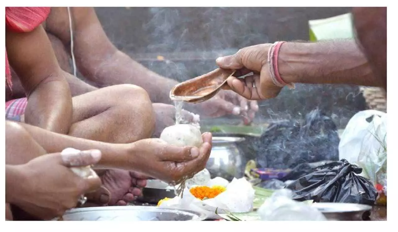 Pitru Paksha 2021: श्राद्ध पक्ष आज से शुरू, जाने क्या होता है पितृ दोष, पितरों को खुश करने के क्या उपाय हैं...