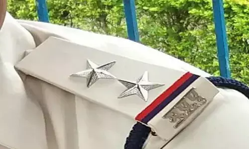 दुष्कर्म के आरोपी को पकड़ने गई पुलिस पर चाकू से हमला, अस्पताल में भर्ती