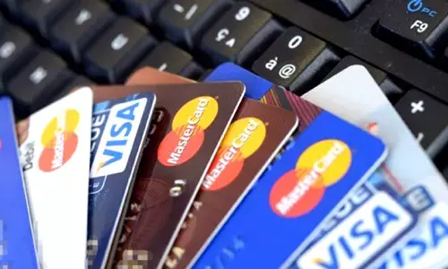 Debit और Credit Card का करते है इस्तेमाल तो पढ़ ले ये खबर, 1 अक्‍टूबर से होगा आपकी जेब पर असर