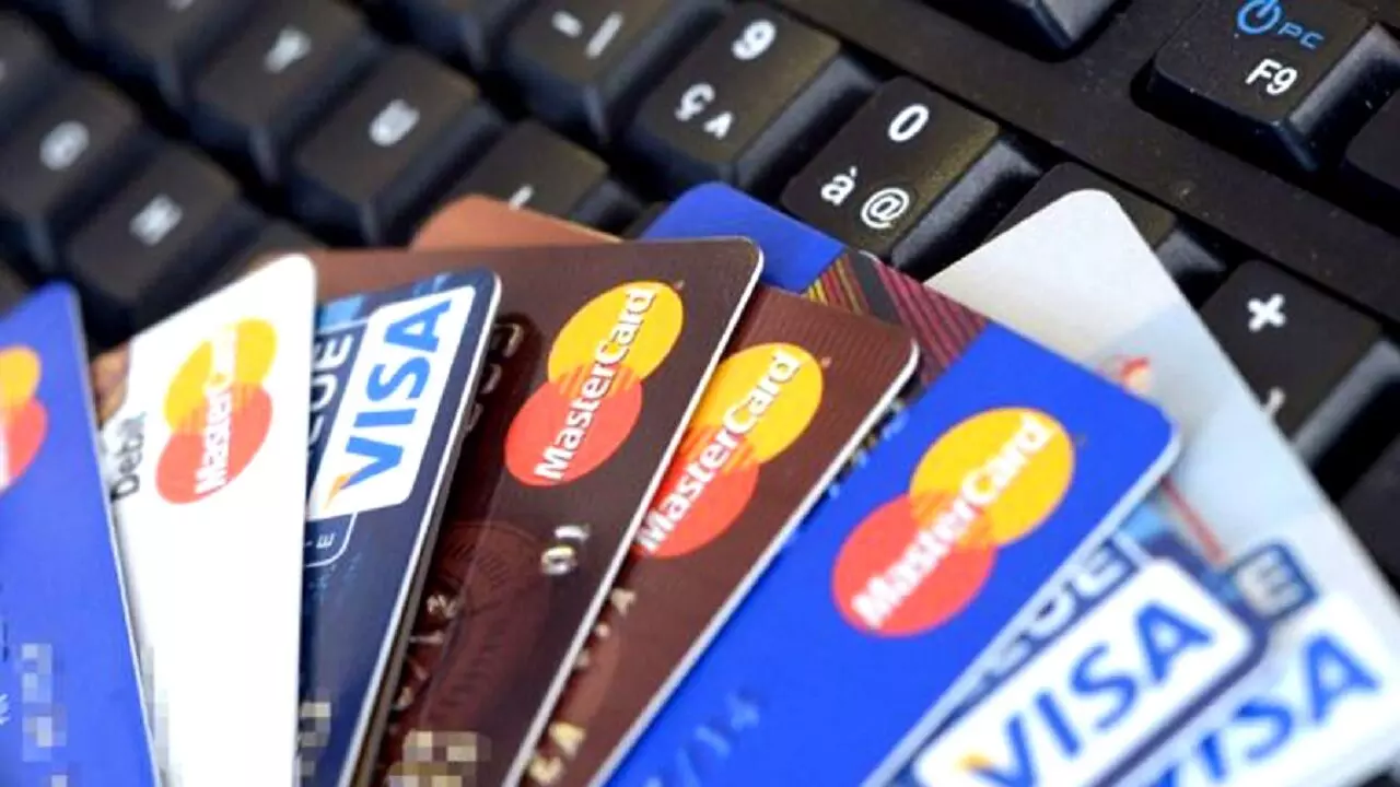 Debit और Credit Card का करते है इस्तेमाल तो पढ़ ले ये खबर, 1 अक्‍टूबर से होगा आपकी जेब पर असर