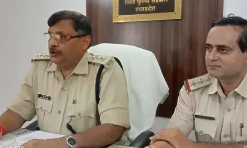 SHAHDOL: आईपीएल पर लग रहा था सट्टा, मोबाइल दुकान पर पुलिस का छापा